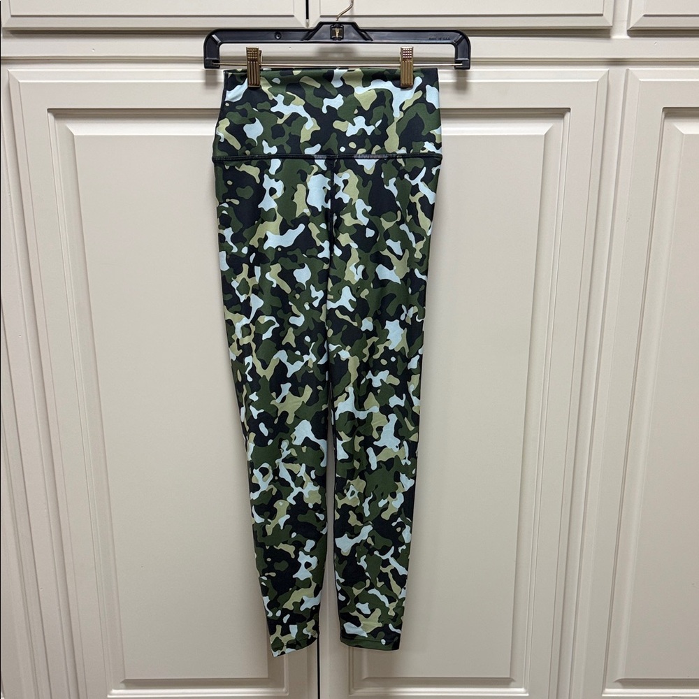 Carbon38 Camouflage Leggings Small